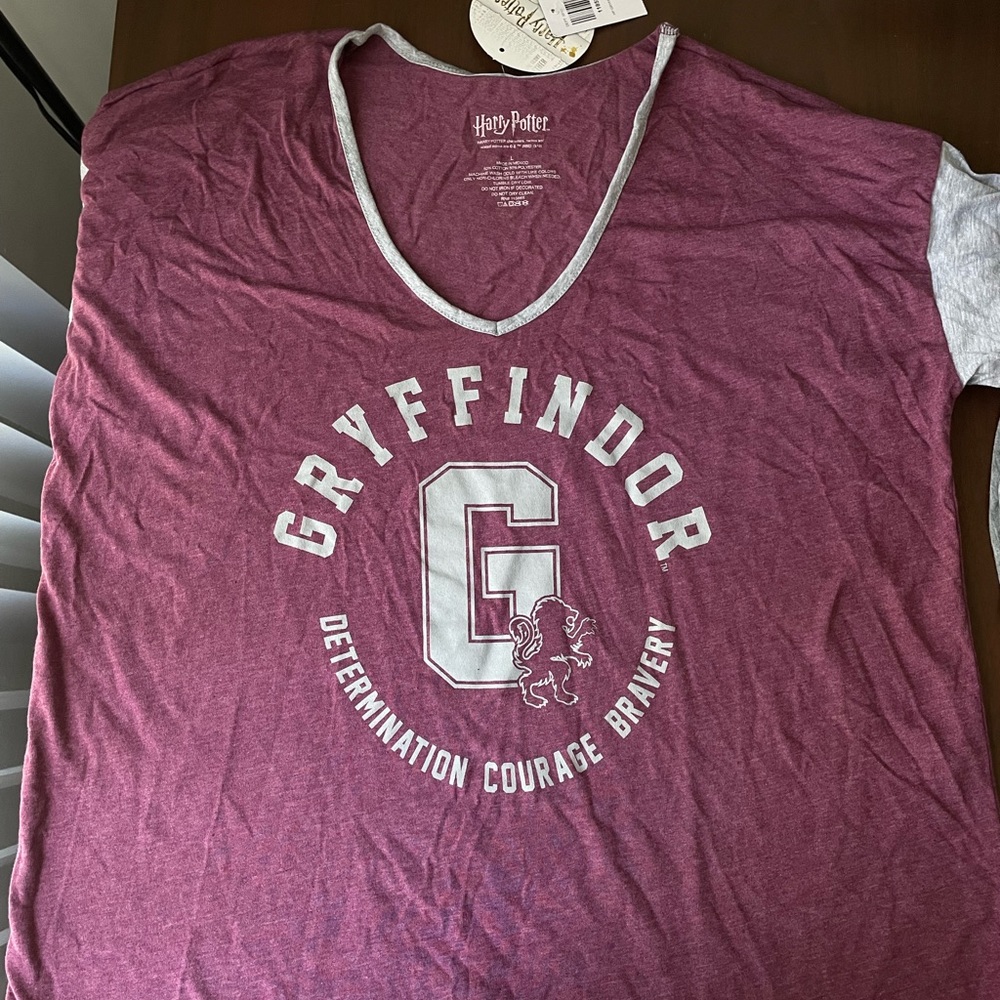 Gryffindor baseball, V-neck tee